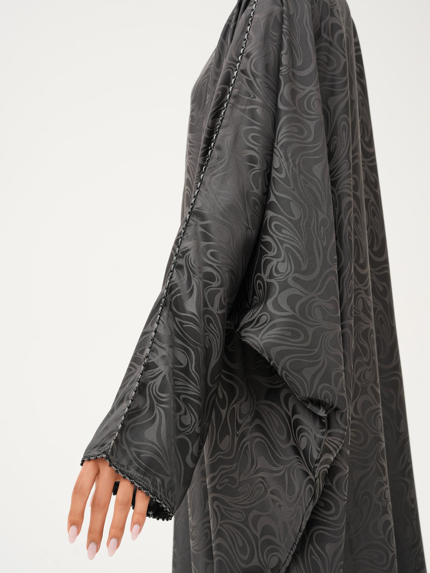 Farasha abaya with embellishment