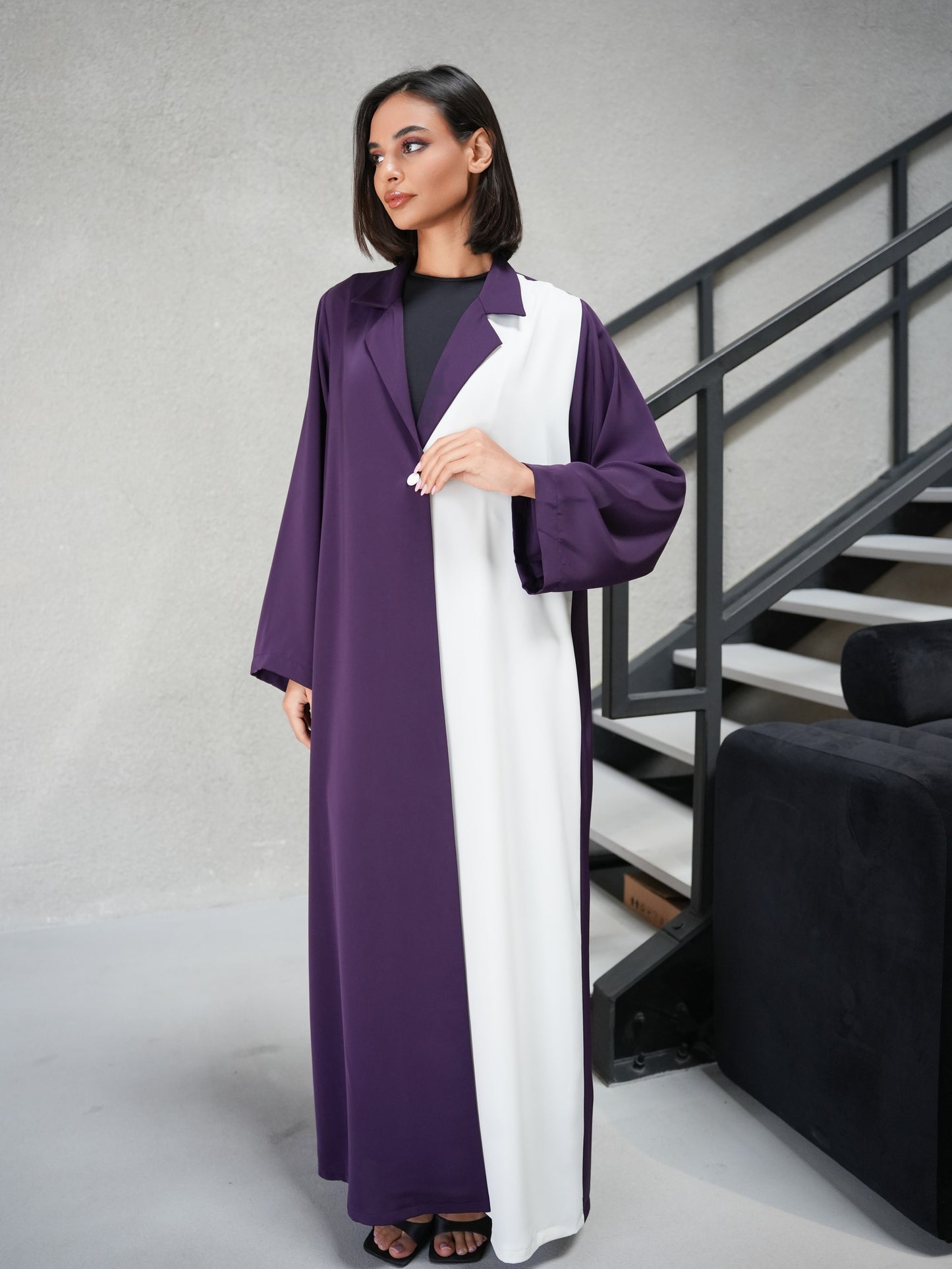 Two-tone collared abaya